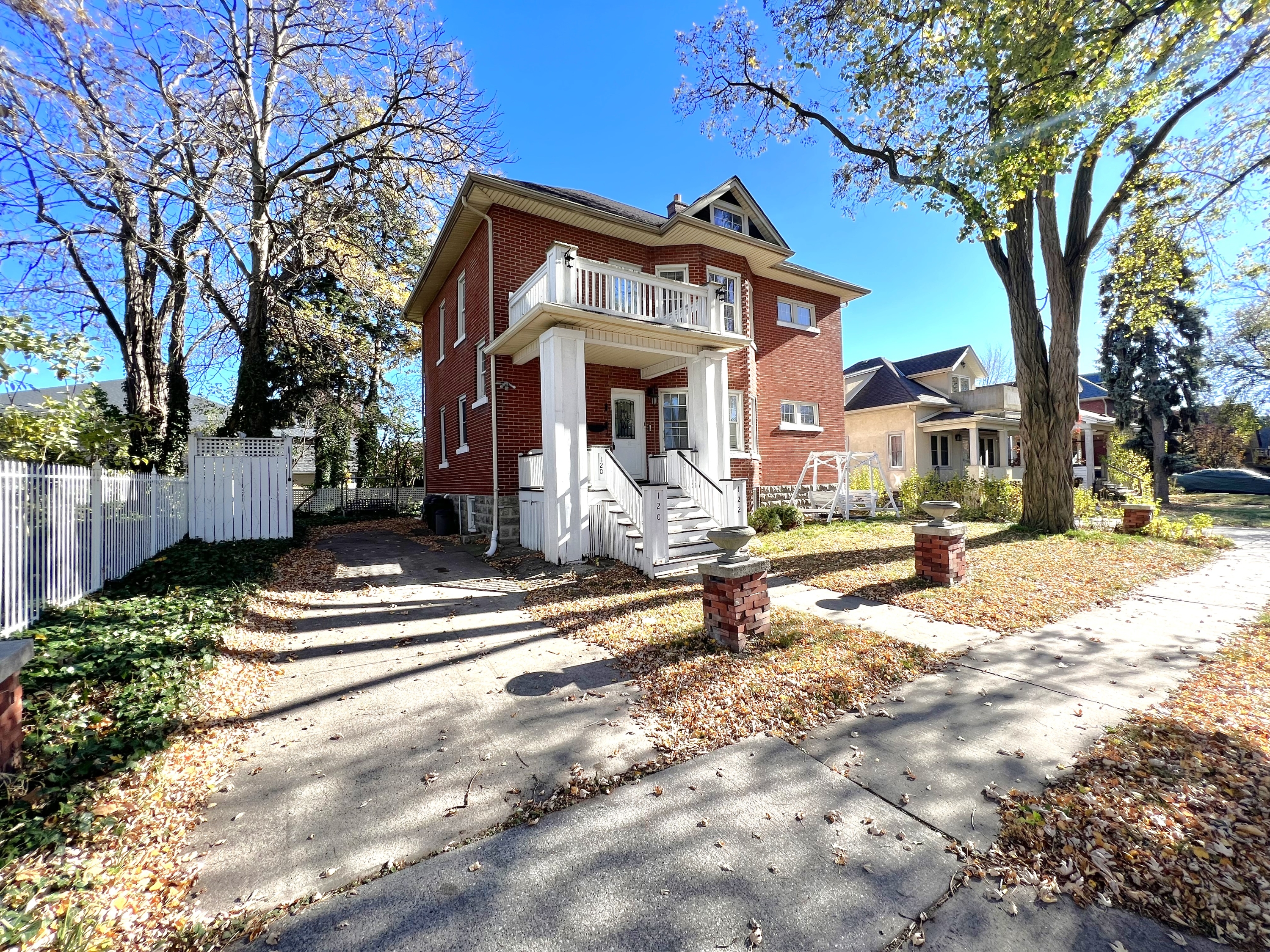 122 McEwan Avenue - Upper