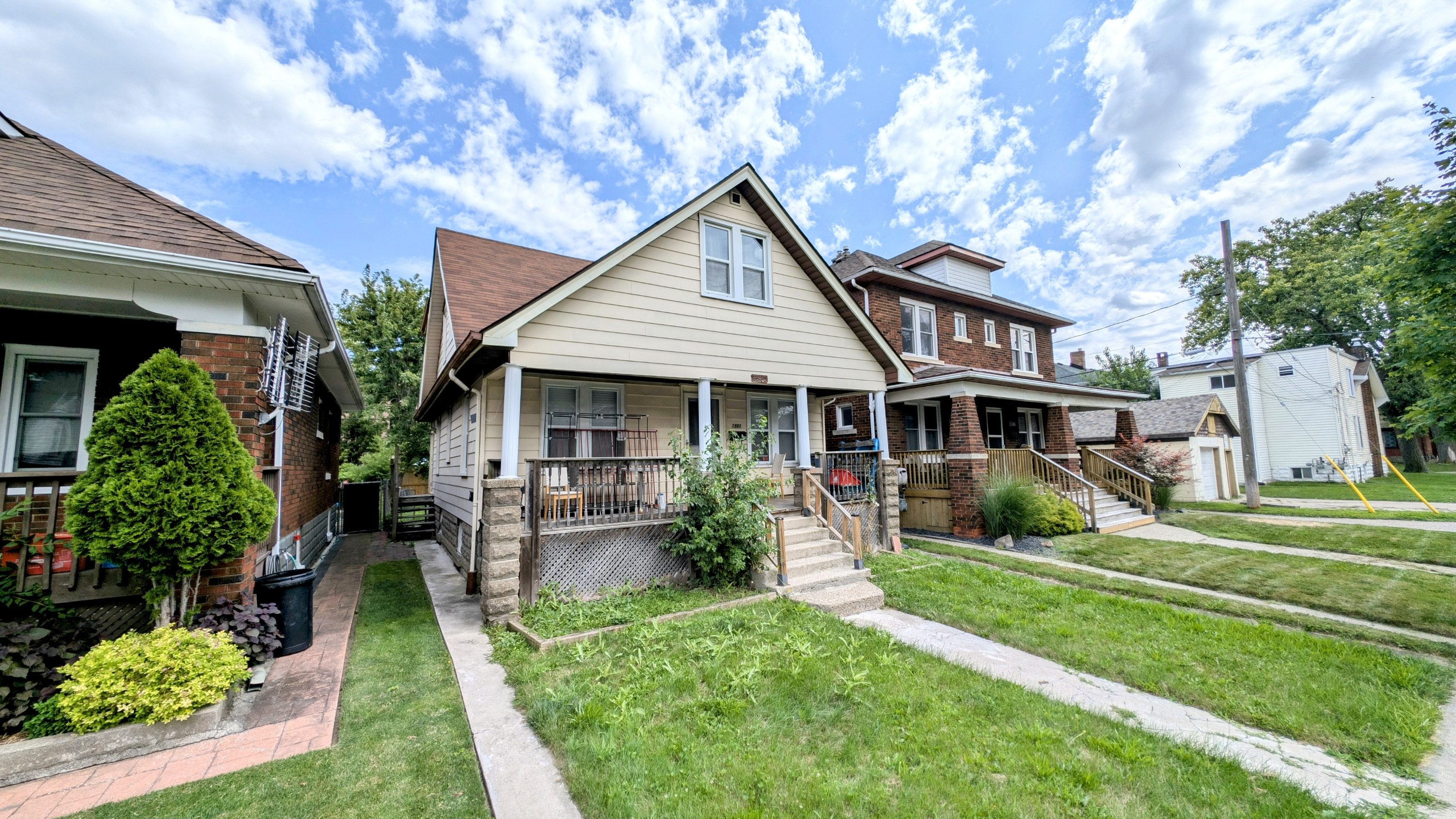 1580 Dufferin Place - Upper